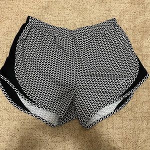 NIKE Womens Tempo Short